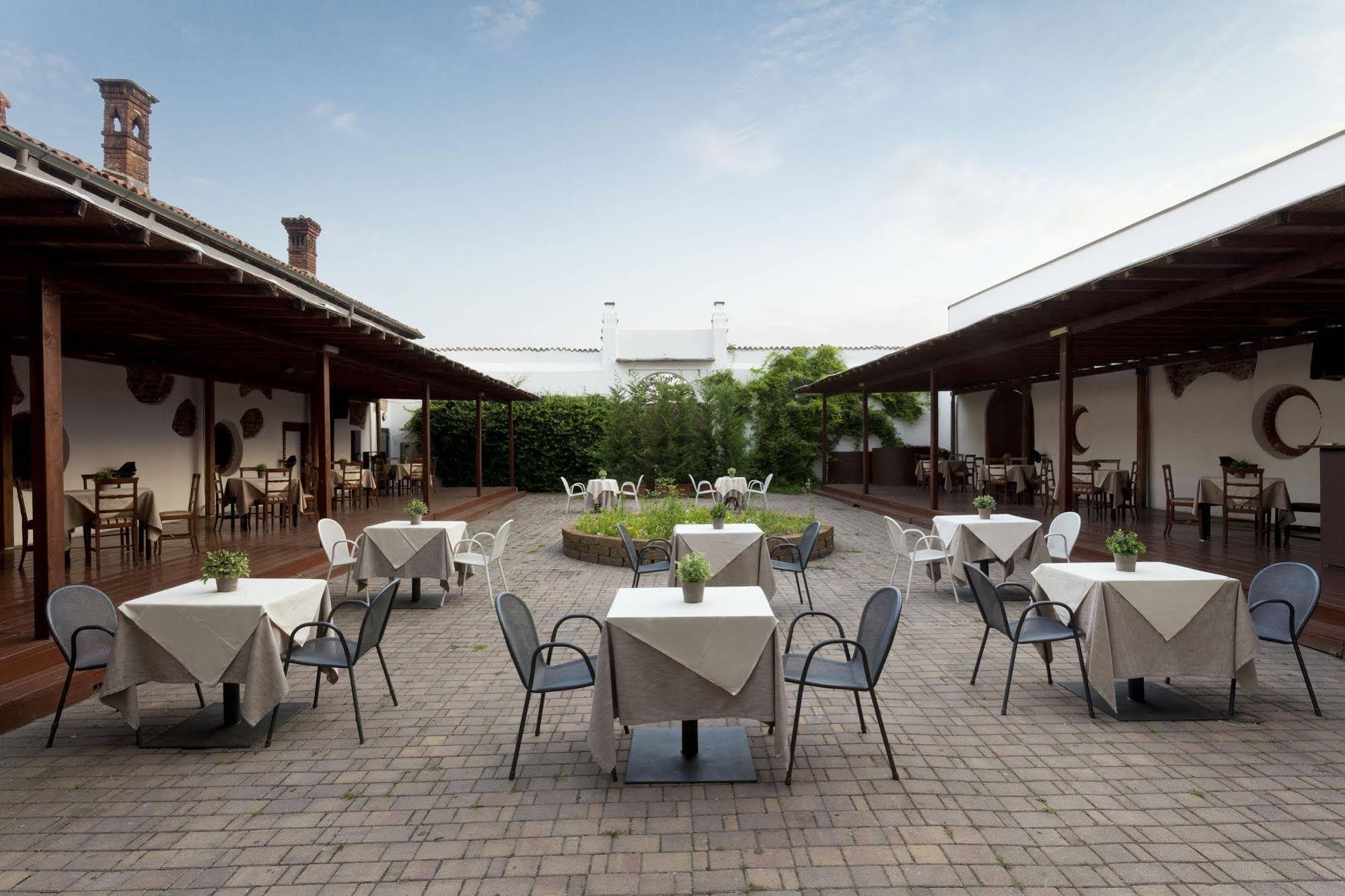 Excel Hotel Naviglio - Ca'Bianca Milan Exterior photo