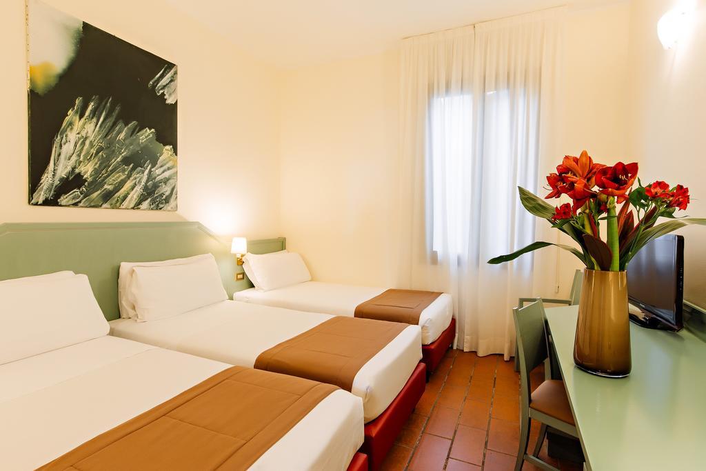 Excel Hotel Naviglio - Ca'Bianca Milan Exterior photo
